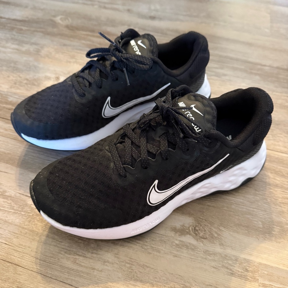 Nike Renew Black/White Athletic Sneakers